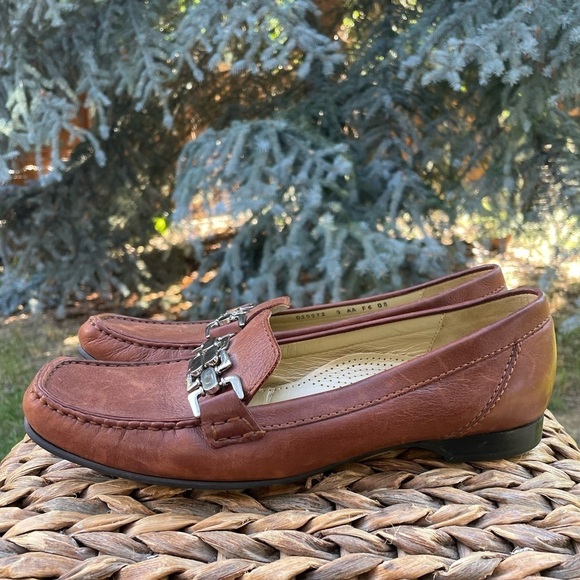 Cole Haan Brown Leather Anjali Business Loafers Horse-link Chain Saddle Size 9N - Picture 1 of 8